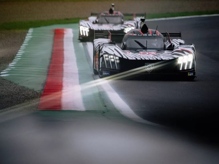 #93 Peugeot Totalenergies Peugeot 9X8: Paul Di Resta, Stoffel Vandoorne, Nick Cassidy